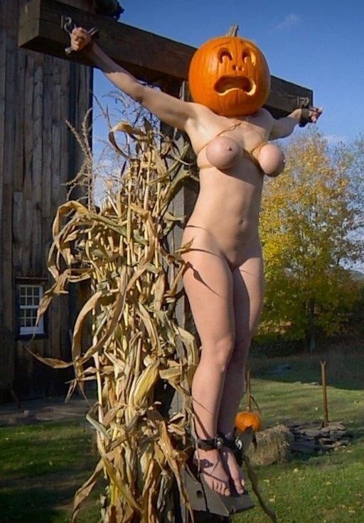 Halloween has never been sexier! #iN6NG6RG