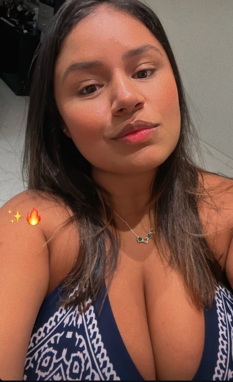 Vaca tem namorado e posta stories assim: #RHF2hISl