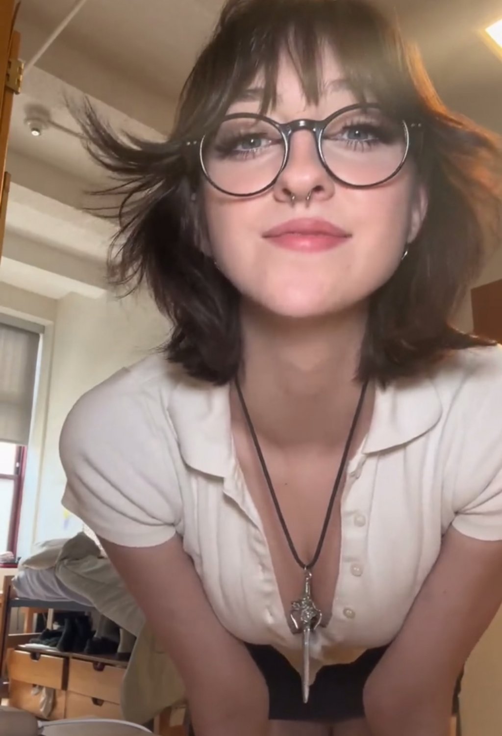 Goth babe wants a good grade #fQs6y1d0